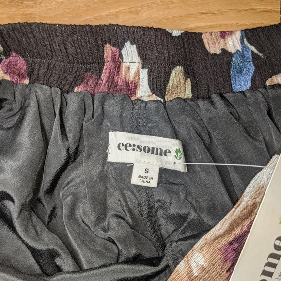 ee:some LAYERED HEM FLORAL PRINT SHORTS - Picture 4 of 5